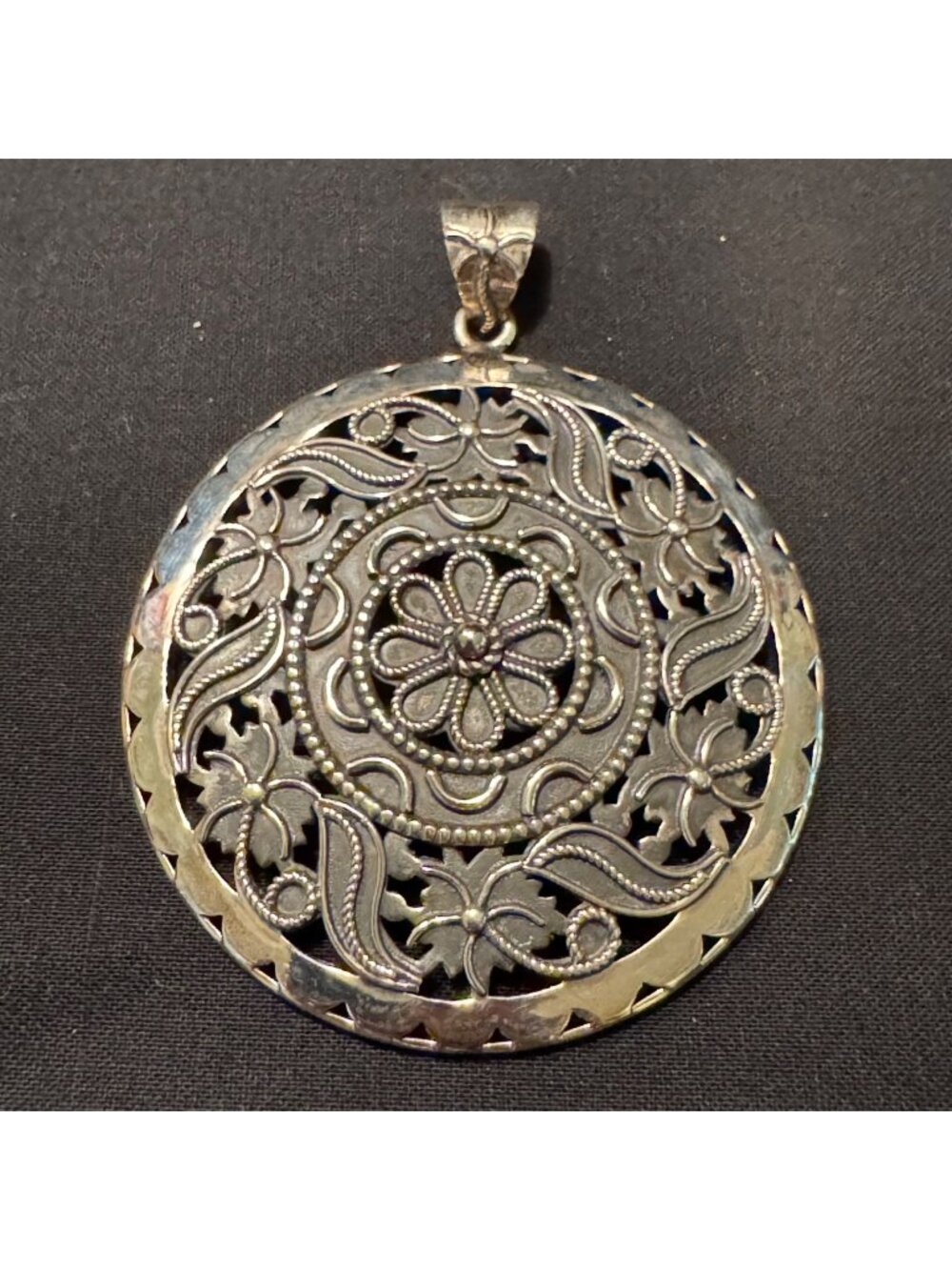 Sterling Silver 925 Floral Leaf Design Circle Pendant Size 2.75" Length